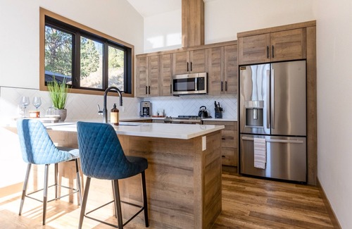 East Kootenay House | Luxury at Koocanusa Ranch. Hot Tub & A/C