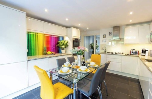 Seafront House | Luxury at The Brunswick - Free Parking-4 bedrooms