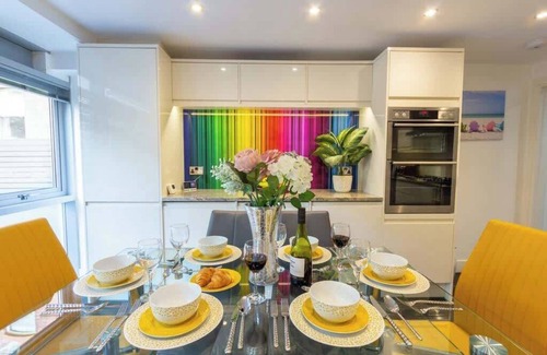 Seafront House | Luxury at The Brunswick - Free Parking-4 bedrooms
