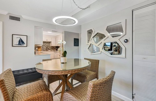 Siesta Key Apartment | Luxury Bayside Condo – Pool, Tennis & Marina