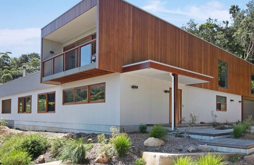 North Avoca House | Luxury beach home, suits families,with heated pool,spa,toys,trampoline