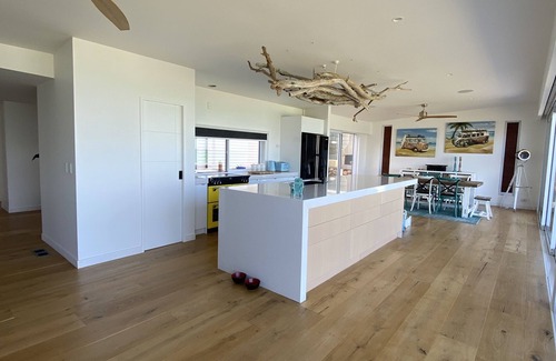 Rangiputa House | Luxury Beachfront Bach for the Whole Family