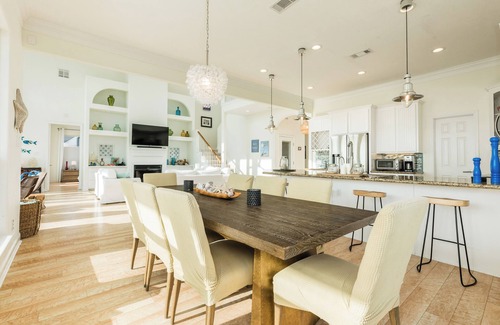 Port Bolivar House | Luxury | Beachfront | Large Deck | Group Ready