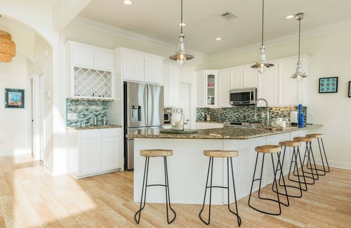 Port Bolivar House | Luxury | Beachfront | Large Deck | Group Ready