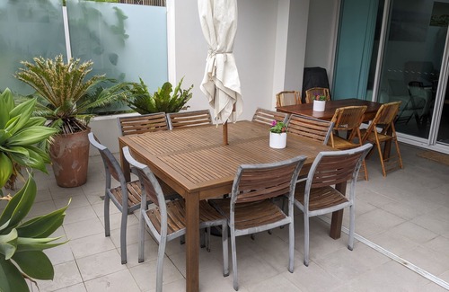 Coolangatta Apartment | Luxury Beachside Courtyard resort apartment 2 br 2 bath Family sized, beach 1min