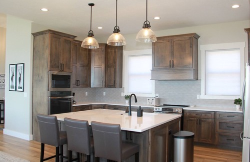 Garden City House | Luxury Bear Lake Cabin with Stunning Views & hot tub- Sleeps 18