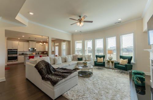 Hampton House | Luxury Bedroom with Private Bath