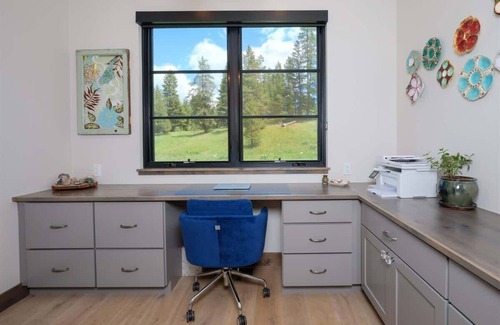 Gallatin Gateway House | Luxury Big Sky Mountain Farmhouse