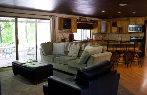 Boise House | Luxury Boise Getaway 5BR Retreat w Spa, Sauna, Backyard Playland
