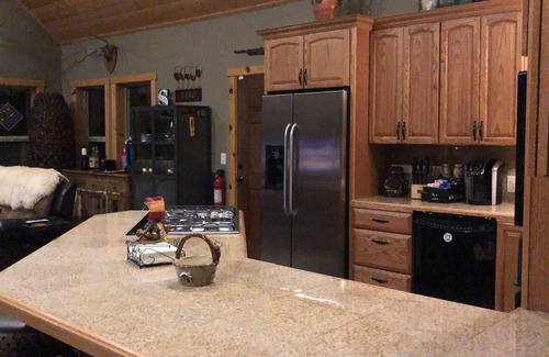 Shaver Lake House | Luxury Cabin East Village walking distance to town