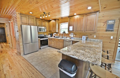 Huntingdon Cabin | Luxury Cabin Minutes to Raystown Lake; HOT TUB, Firepit, Arcade