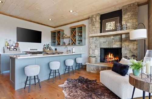 Mineral Bluff Cabin | Luxury Cabin - Mountain Views, Pool Table, Hot Tub