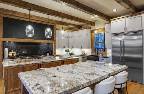 Mineral Bluff Cabin | Luxury Cabin - Mountain Views, Pool Table, Hot Tub