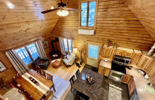Rumford Center Cabin | Luxury Cabin with A/C, Hot Tub, Minutes to Sunday River! 21' Gazebo! Generator!