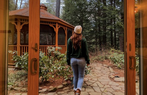 Rumford Center Cabin | Luxury Cabin with A/C, Hot Tub, Minutes to Sunday River! 21' Gazebo! Generator!