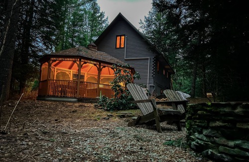 Rumford Center Cabin | Luxury Cabin with A/C, Hot Tub, Minutes to Sunday River! 21' Gazebo! Generator!