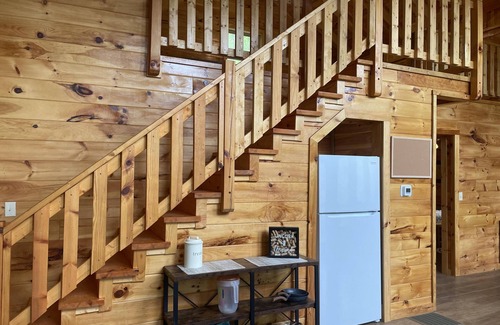Stanton Cabin | Luxury cabin with a "mountain view" with a hot tub and internet
