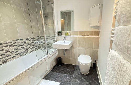 Hemel Hempstead Condo | Luxury Canal-side Apartment