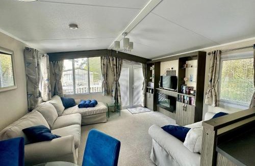St Leonards House | Luxury Caravan on Family Park near Bournemouth