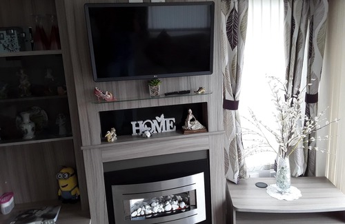 Winestead Cabin | Luxury Caravan Only 10 Mins From the Beach