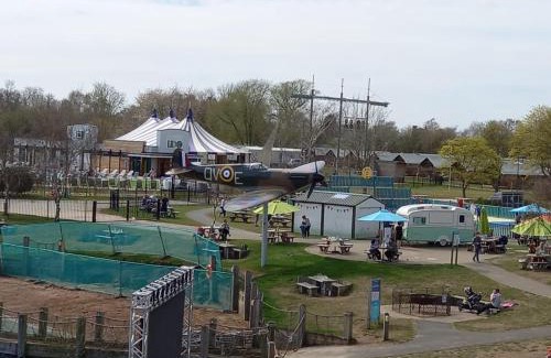 Tattershall Apartment | Luxury caravan with hot tub at tattershall lakes nita and marks tattershall retreat