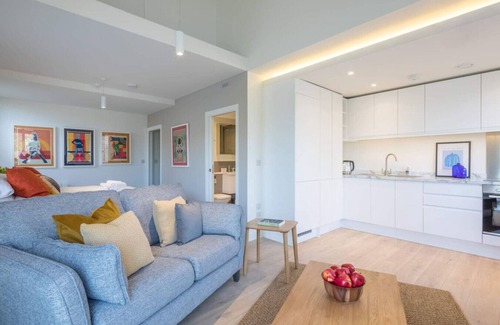 Cambridge Apartment | Luxury Central Apt - Riverside Views & Parking!