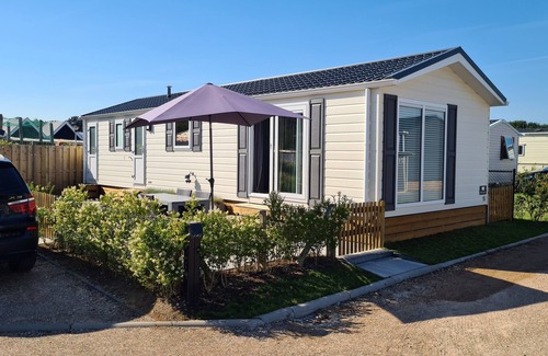 Renesse Ski Chalet | Luxury Chalet for 4 p on Holiday Park Zonnedorp (Renesse, the Netherlands)