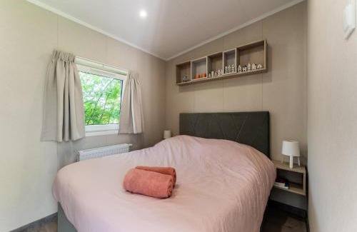 Goedereede House | Luxury chalet near Ouddorp with garden, cleaning included