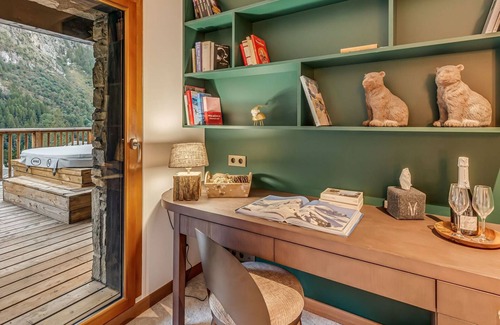 Les Brevieres Ski Chalet | Luxury Chalet with 6 Suites, Pool, Jacuzzi, and Sauna - Tignes