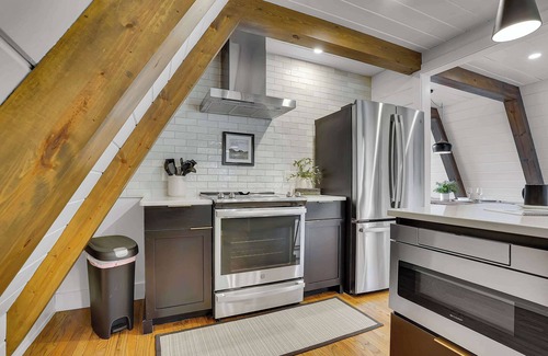 Birdsboro Ski Chalet | Luxury Chalet with Mountain Views & Hot Tub