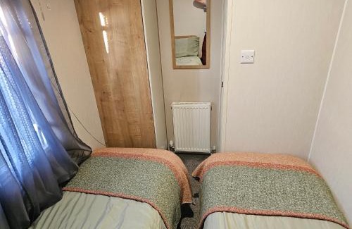 Streatham South House | Luxury Chichester caravan Seaside Retreat