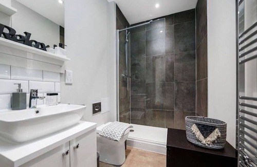 Maidstone Apartment | Luxury City Apt ~wifi~parking~long-stay Discounts