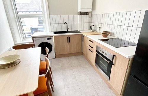 Carlisle House | Luxury City Centre Apartment, 8 minutes walk from Train Station, Close to Lakes