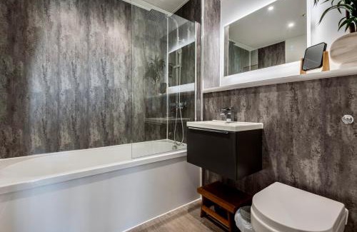 Vauxhall Apartment | Luxury City Escape - Brand New Stylish 2 Bedroom Apartment with Parking