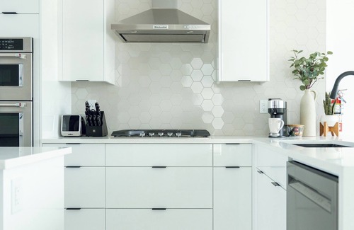 Shaganappi House | Luxury city skyline view new townhome right by golf course