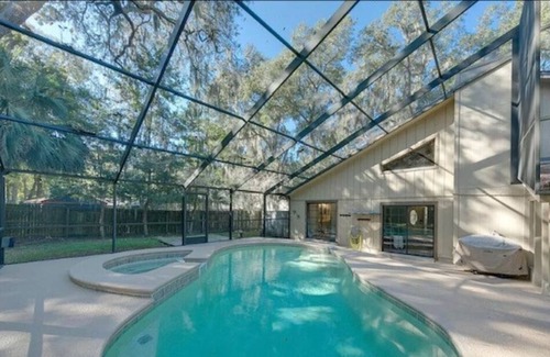 East Arlington House | Luxury Coastal Home 8 min drive to Jacksonville beaches TPC Sawgrass/MayoClinic