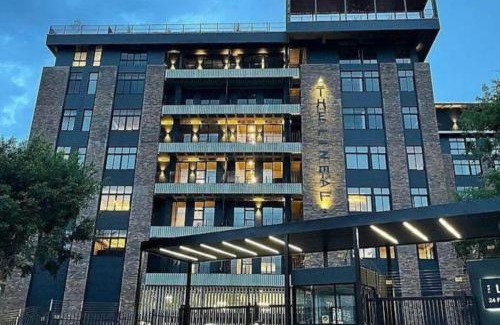 Sandown Apartment | Luxury, Comfort and Unforgettable View of Sandton