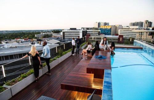 Sandown Apartment | Luxury, Comfort and Unforgettable View of Sandton