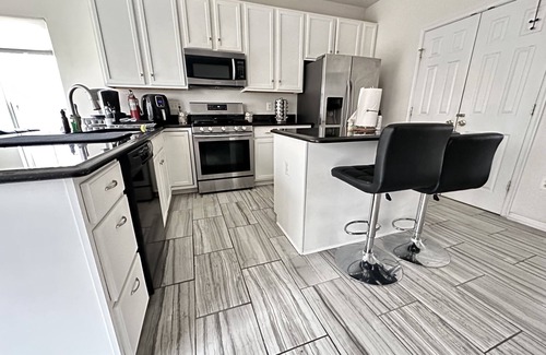 Stafford House | Luxury Comfort Near Quantico, Winery and Downtown Fredericksburg