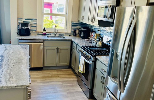 Jack London District Condo | Luxury condo 1 block to BART, one stop to SF, 1 mile to Jack London Square