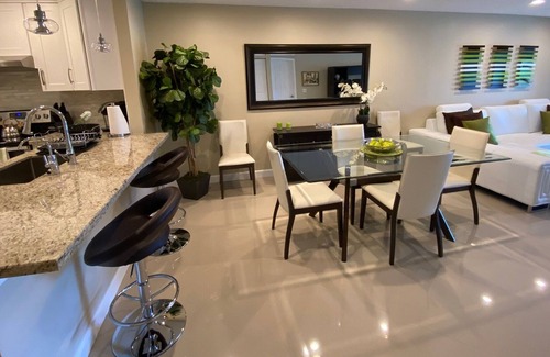Boca Raton Apartment | Luxury condo at Pines of Boca Lago