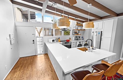 Washington Ave./ Memorial Park Condo | Luxury Condo w/pool, near trails and green space