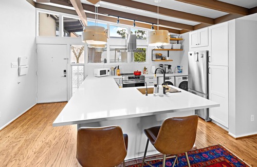 Washington Ave./ Memorial Park Condo | Luxury Condo w/pool, near trails and green space