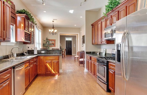 Irish Channel Bed & Breakfast | Luxury Contemporary 4Bdrm Home Heart Of Uptown Blocks From Magazine Shopping