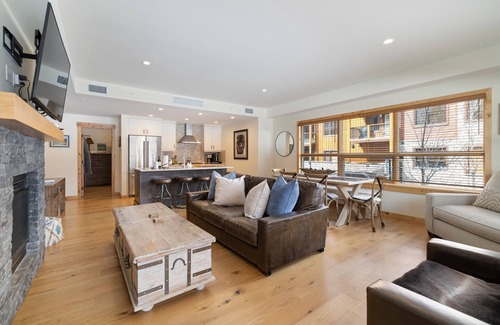 Canmore Condo | Luxury Corner Condo w/Mountain Views + Hot Tub