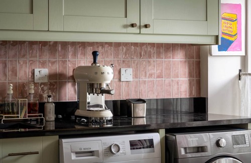 Little Rissington House | Luxury Cotswold Barn w Hot Tub | Nr Bourton