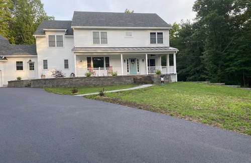 Saratoga Springs House | Luxury Country Setting - 4 miles to Downtown !