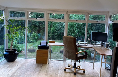 Chalfont St Peter House | Luxury detached 4 bed w/cinema room, gym, office - 20 mins from central London