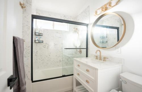 Southwest Anaheim Apartment | Luxury Disneyland Home: Family & Exec Friendly