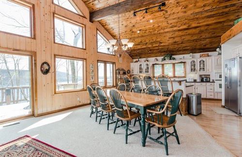 Mountainside House | Luxury Dog Friendly Escape w/Hot Tub & Views
